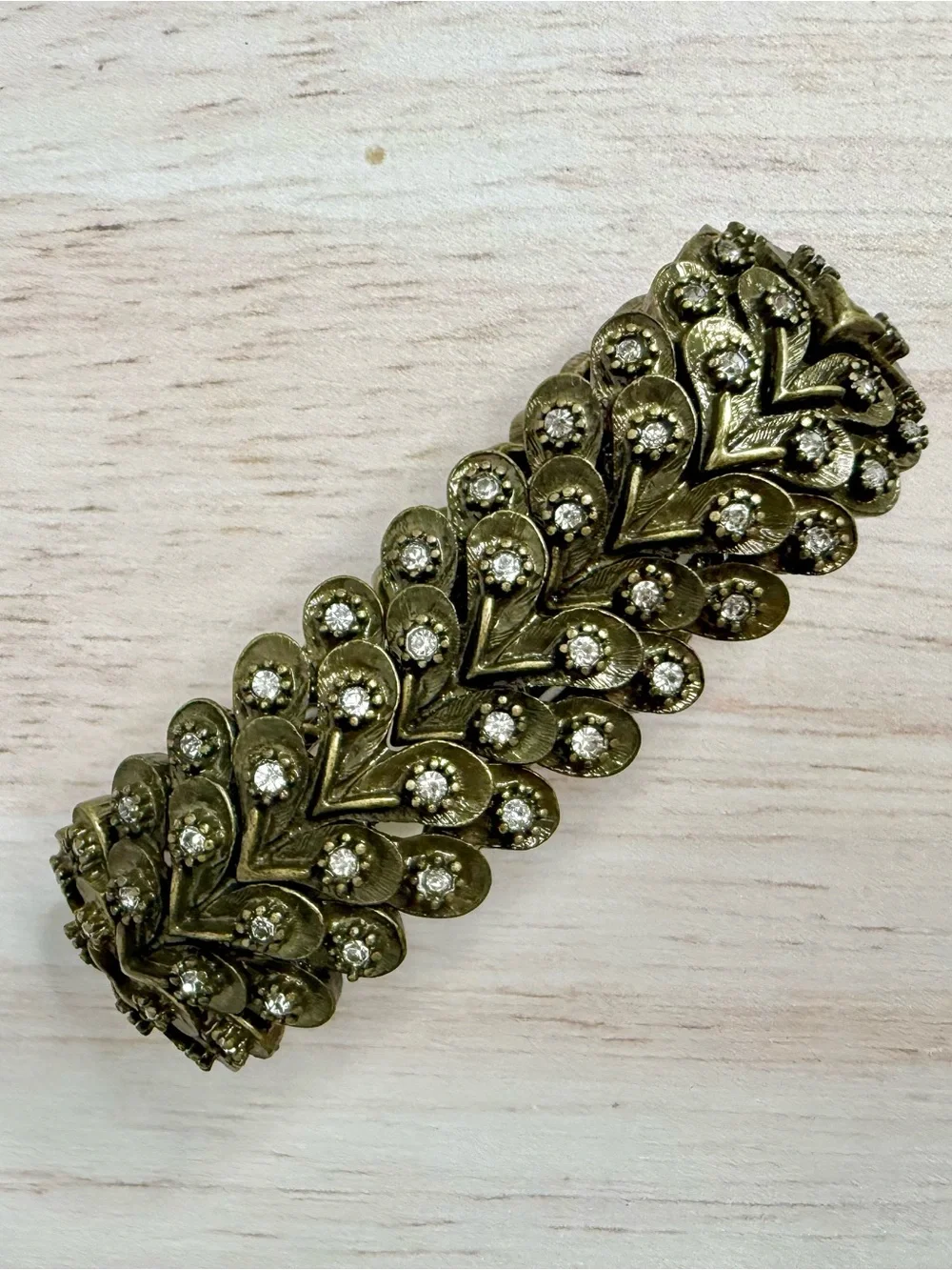 Vintage-Inspired Gold Crystal Stretch Bracelet